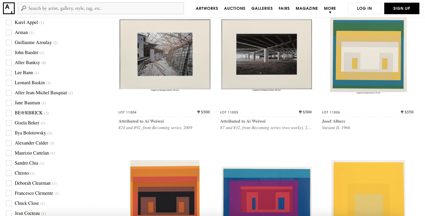 Скриншот одного из Artsy's online art auctions featuring geometric art.