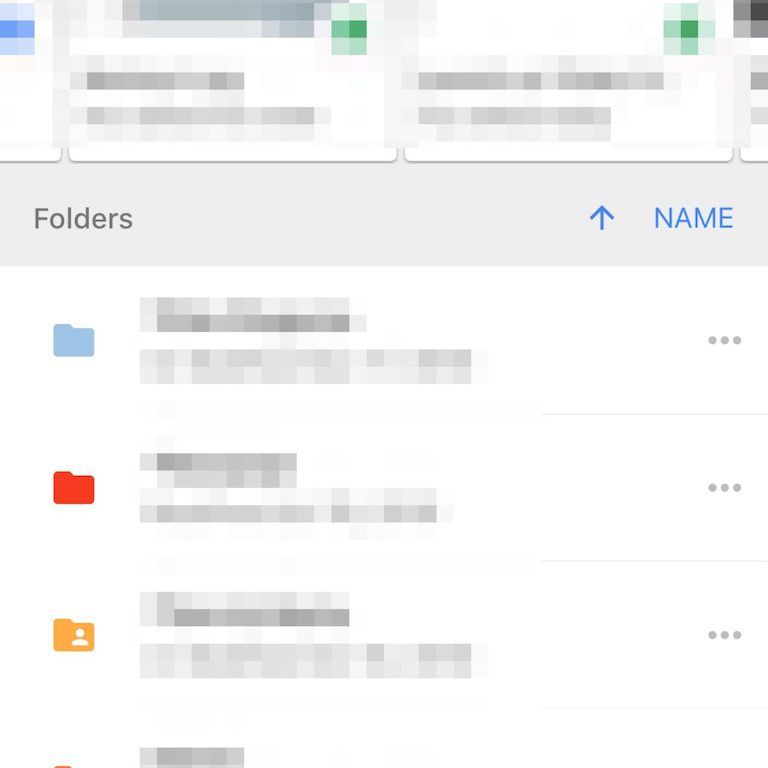 Снимок экрана, показывающий домашний экран Google Диска с выделенной кнопкой загрузки.