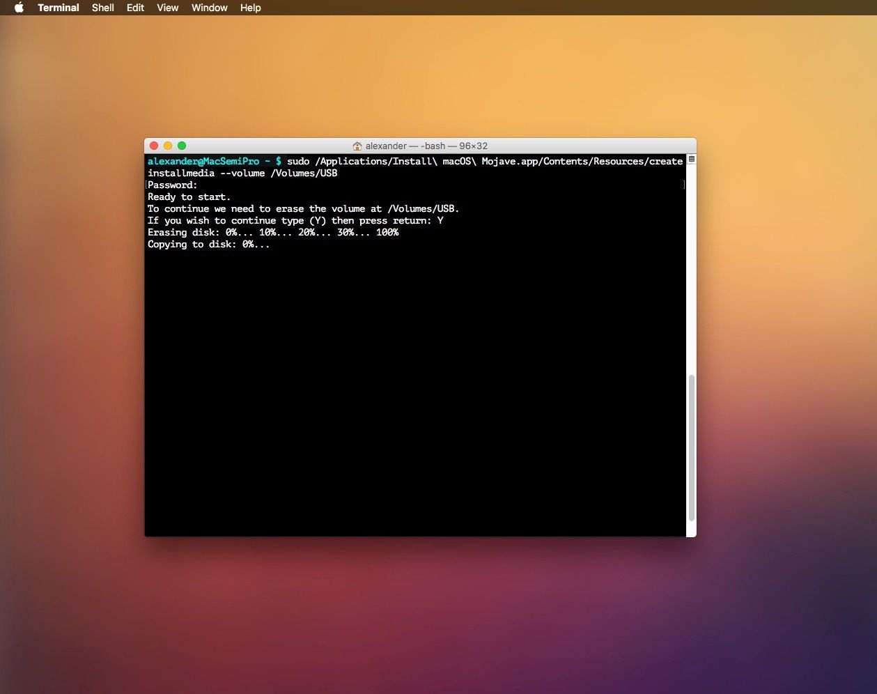Снимок экрана, показывающий выполнение команды installmedia в MacOS Terminal