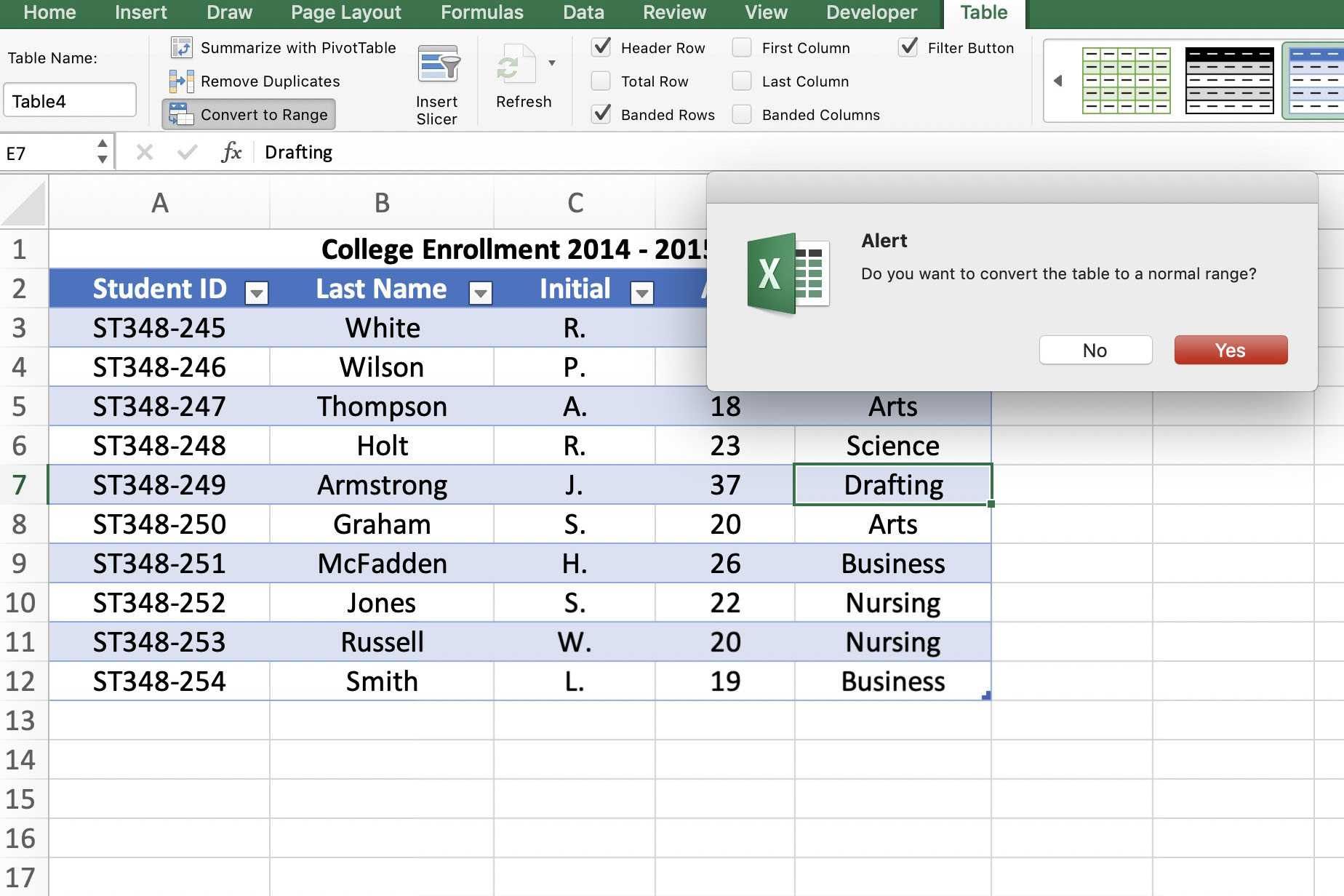 Снимок экрана Excel, показывающий преобразование таблицы в диапазон