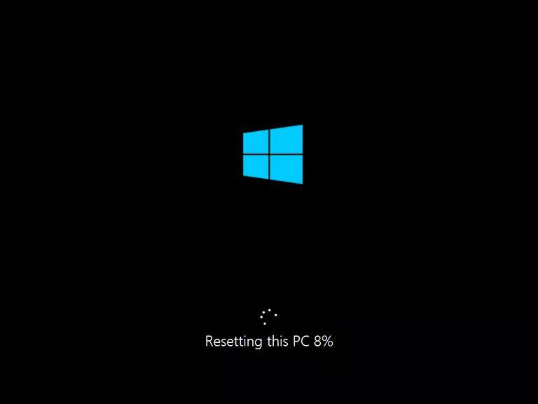Сброс этого ПК 8% экрана из Windows 10