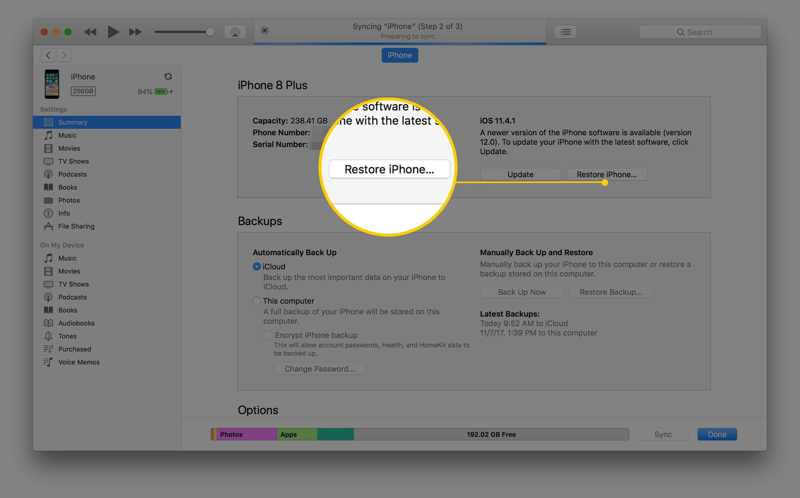 Окно iTunes из macOS с кнопкой «Восстановить iPhone»