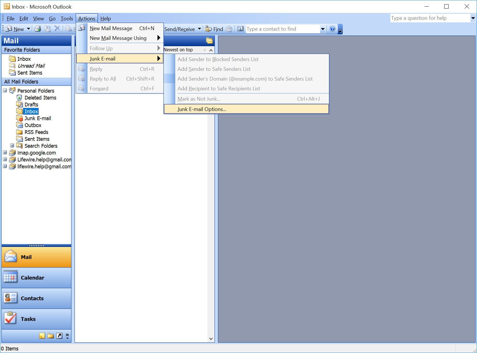 Меню действий Outlook 2003 с выбранной нежелательной почтой и параметрами