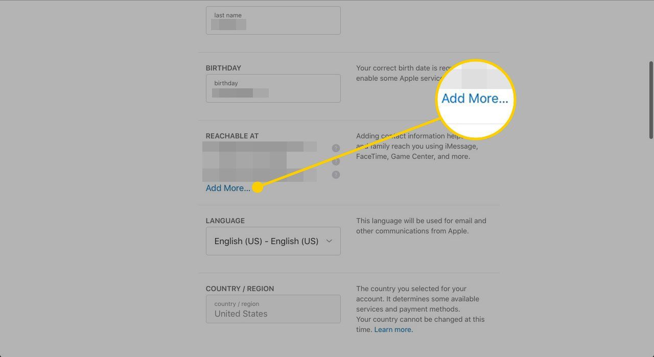 Экран редактирования учетной записи на веб-сайте Apple ID с выделенной опцией «Добавить еще»