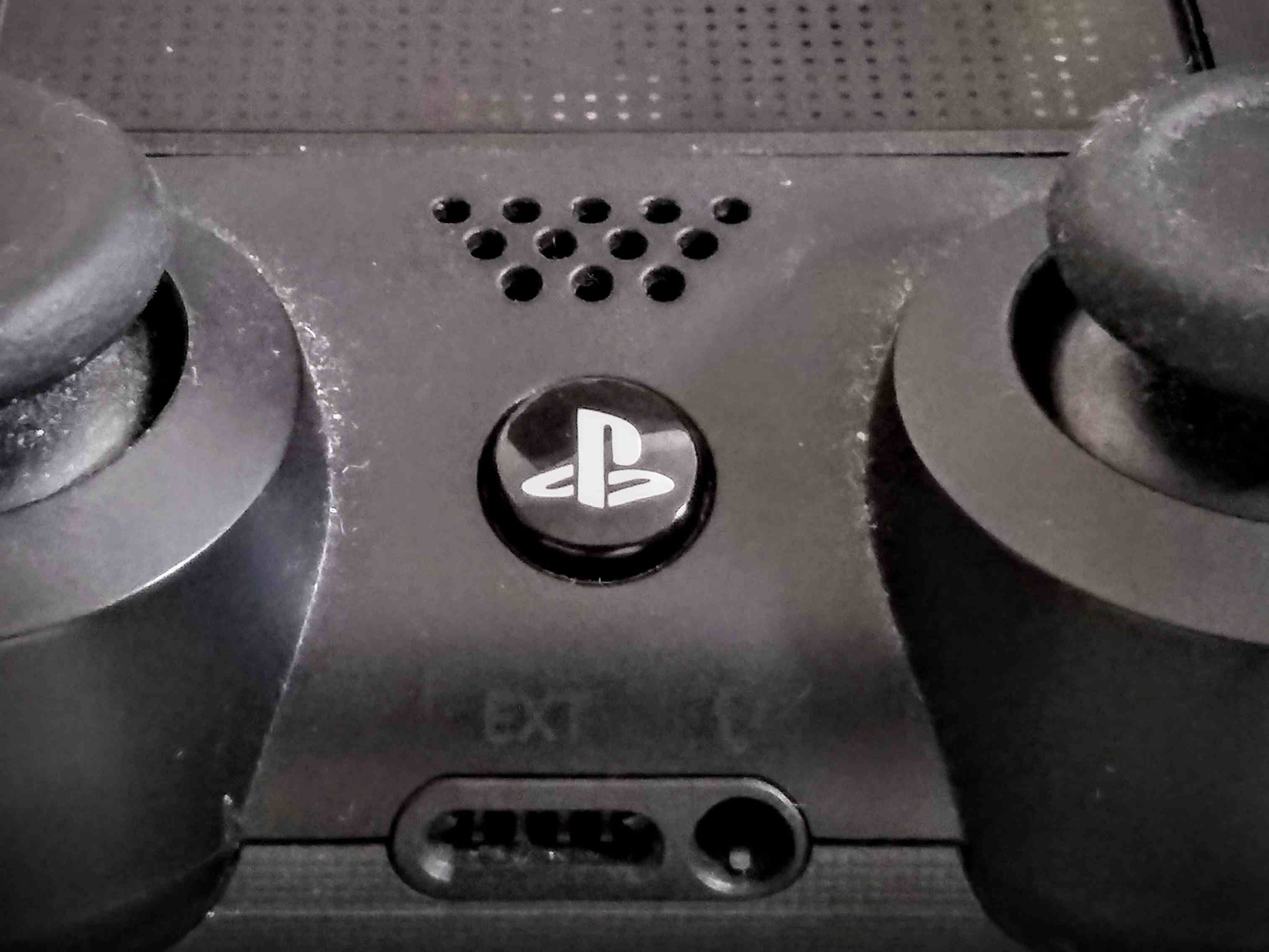Кнопка PS на DualShock 4