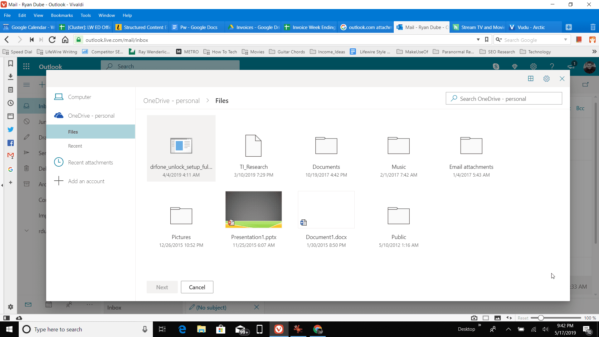 Снимок экрана: доступ к файлу OneDrive в Outlook онлайн