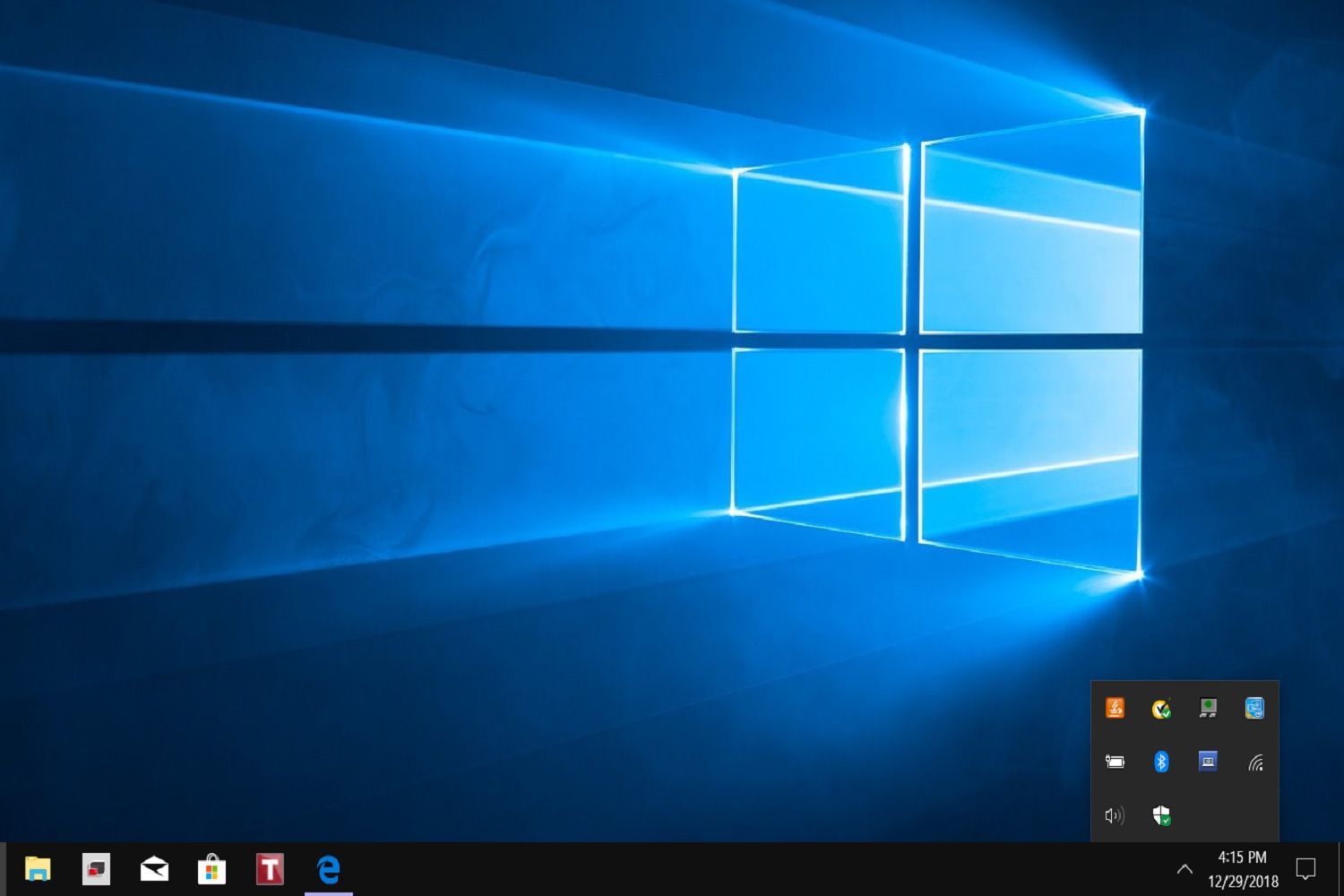 Снимок экрана, показывающий, как получить доступ к Центру безопасности Защитника Windows через рабочий стол's System Tray menu.