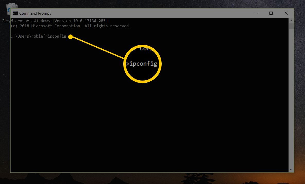 Снимок экрана приложения командной строки в Windows 10 с командой ipconfig