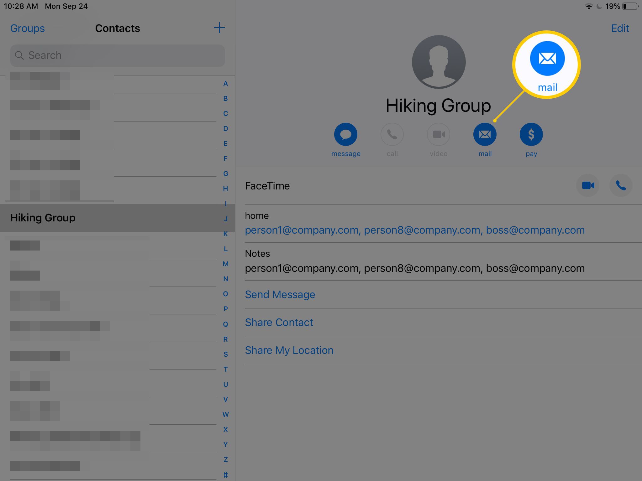 Экран контактов IOS с кнопкой «Почта» для отправки нового электронного письма из группы контактов