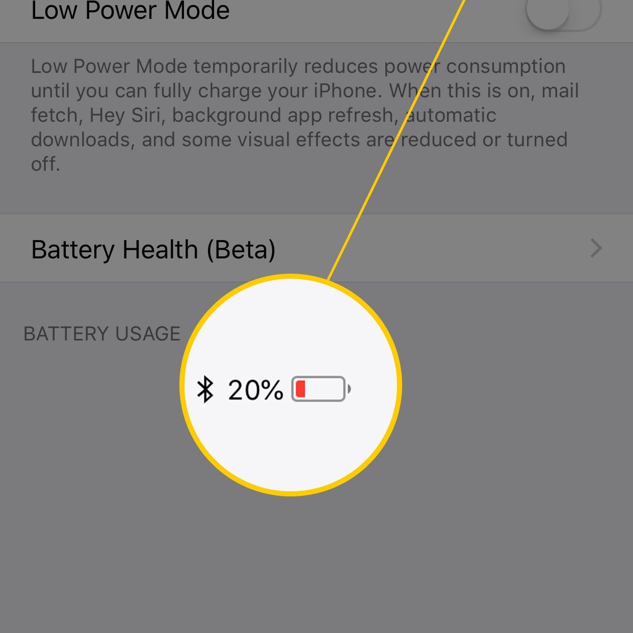 Снимок экрана, показывающий красный значок аккумулятора iPhone на экране настроек