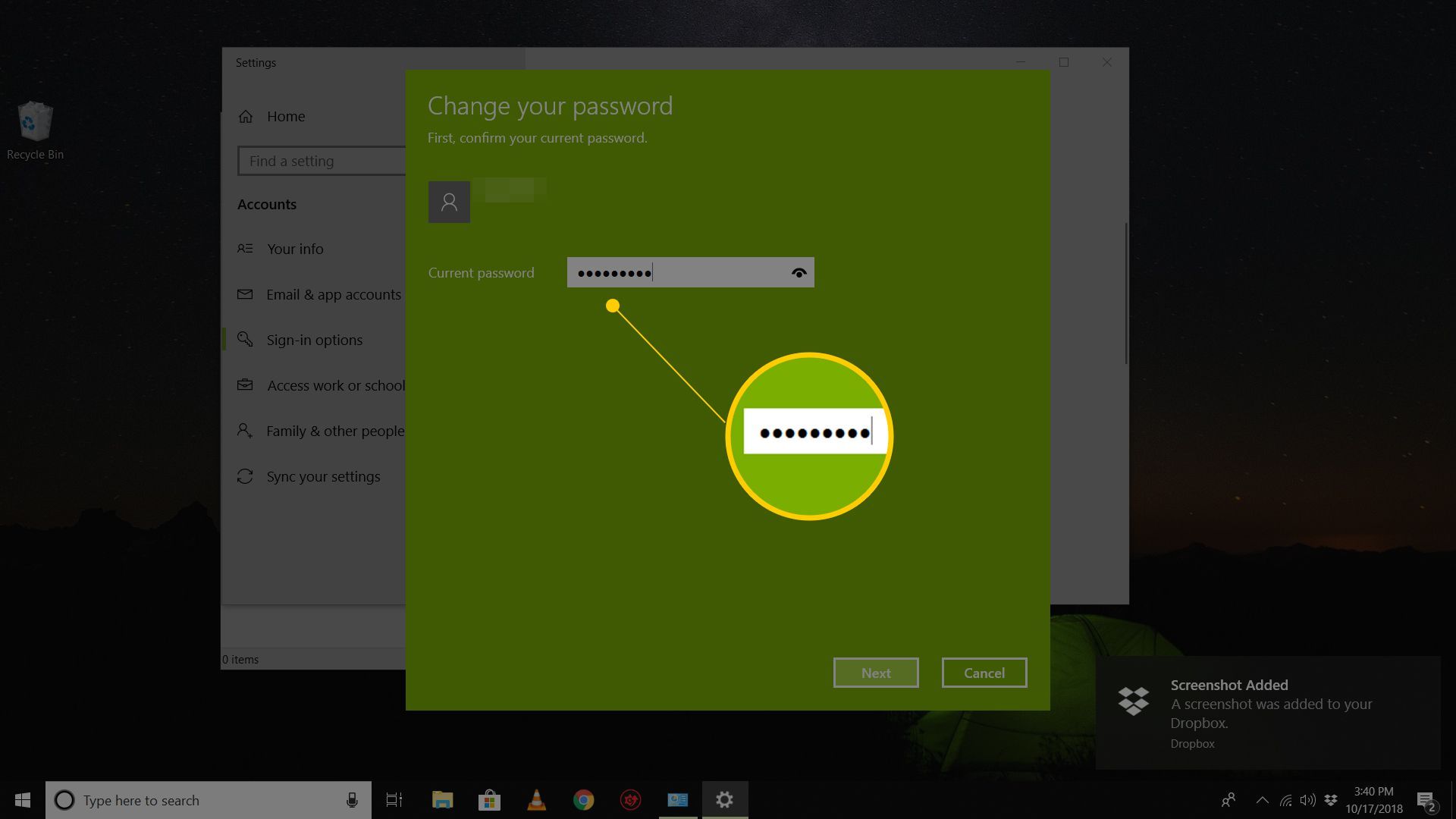 Заполненное поле текущего пароля в диалоговом окне «Смена пароля» в Windows 10