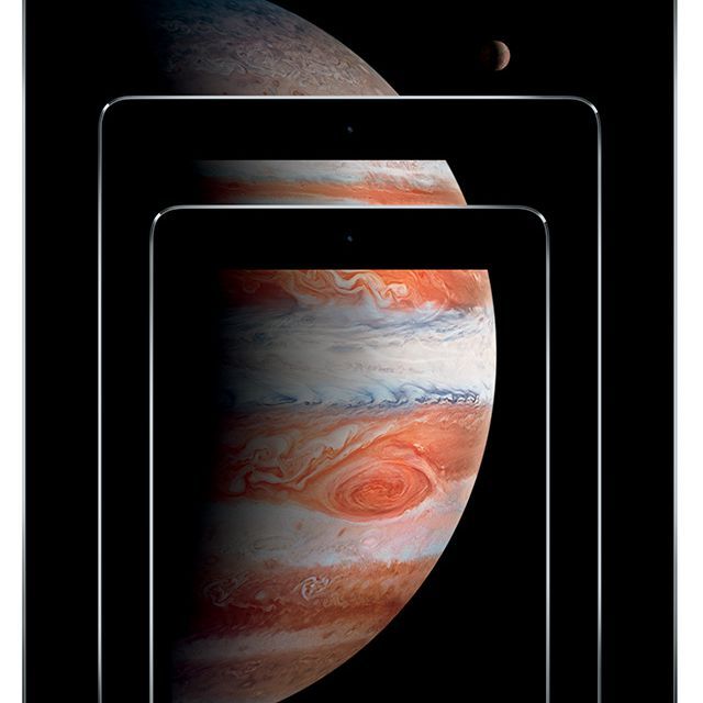 iPad с Юпитером на экранах