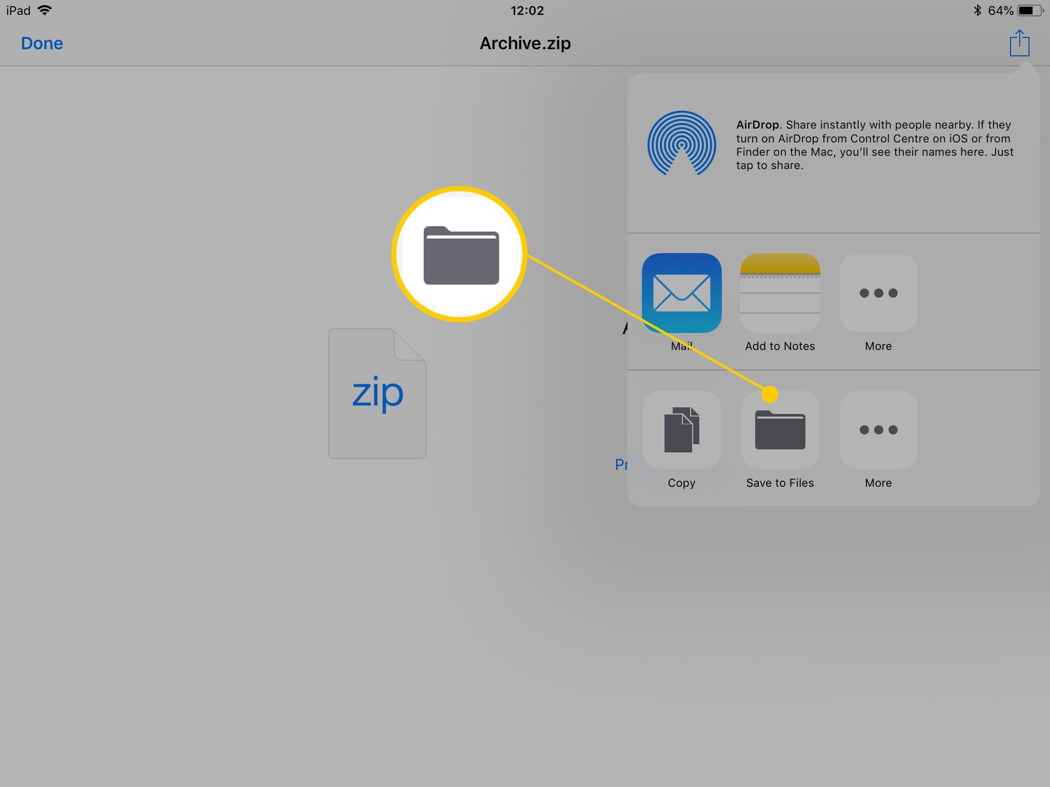 Приложение «Почта iPad» отображает открытую электронную почту и вложение, выделяя опцию «Сохранить в файлы».