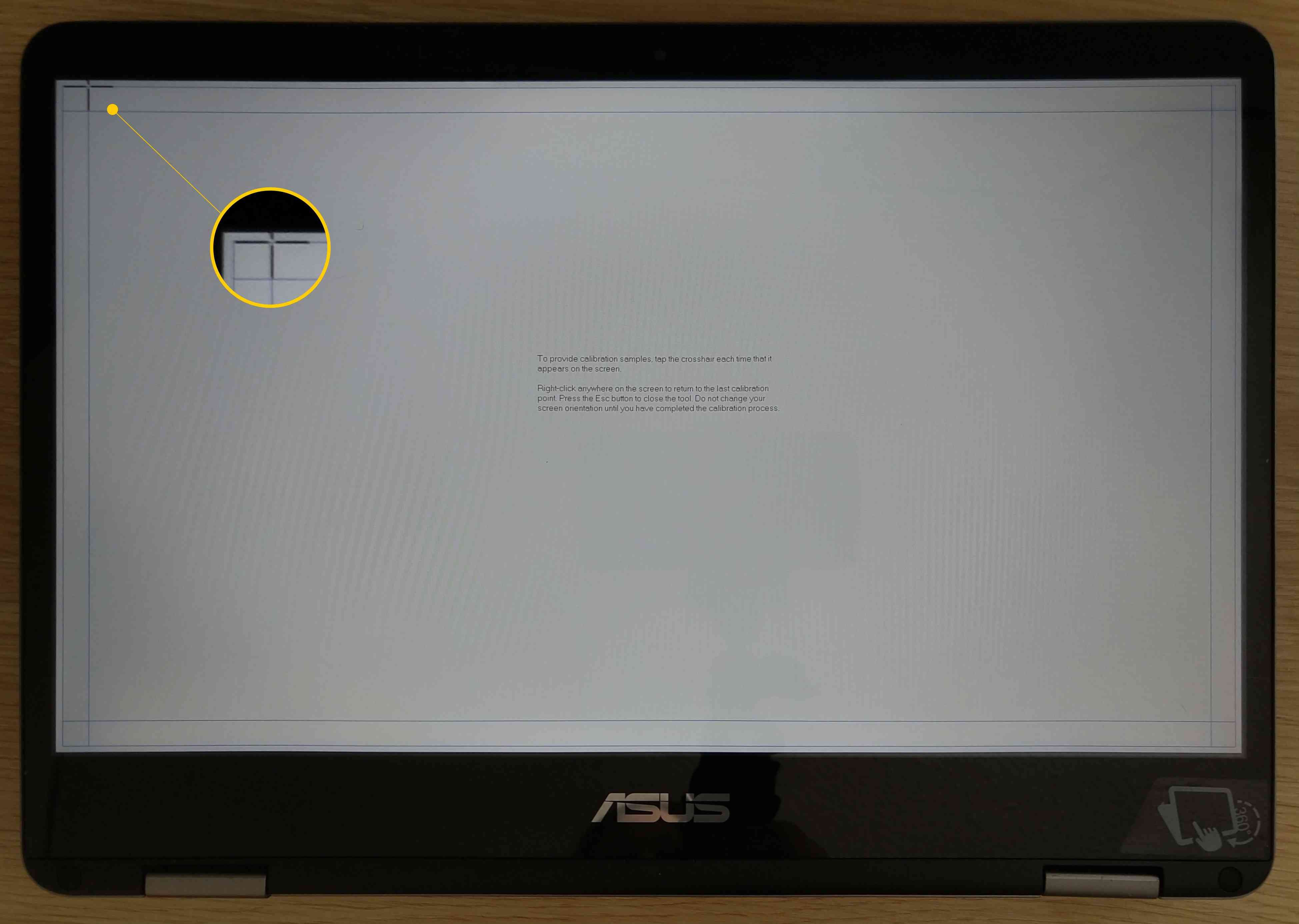 Калибровочное перекрестие на ноутбуке с сенсорным экраном ASUS