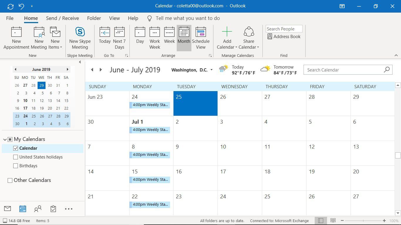 Календарь Outlook, показывающий серию повторяющихся встреч
