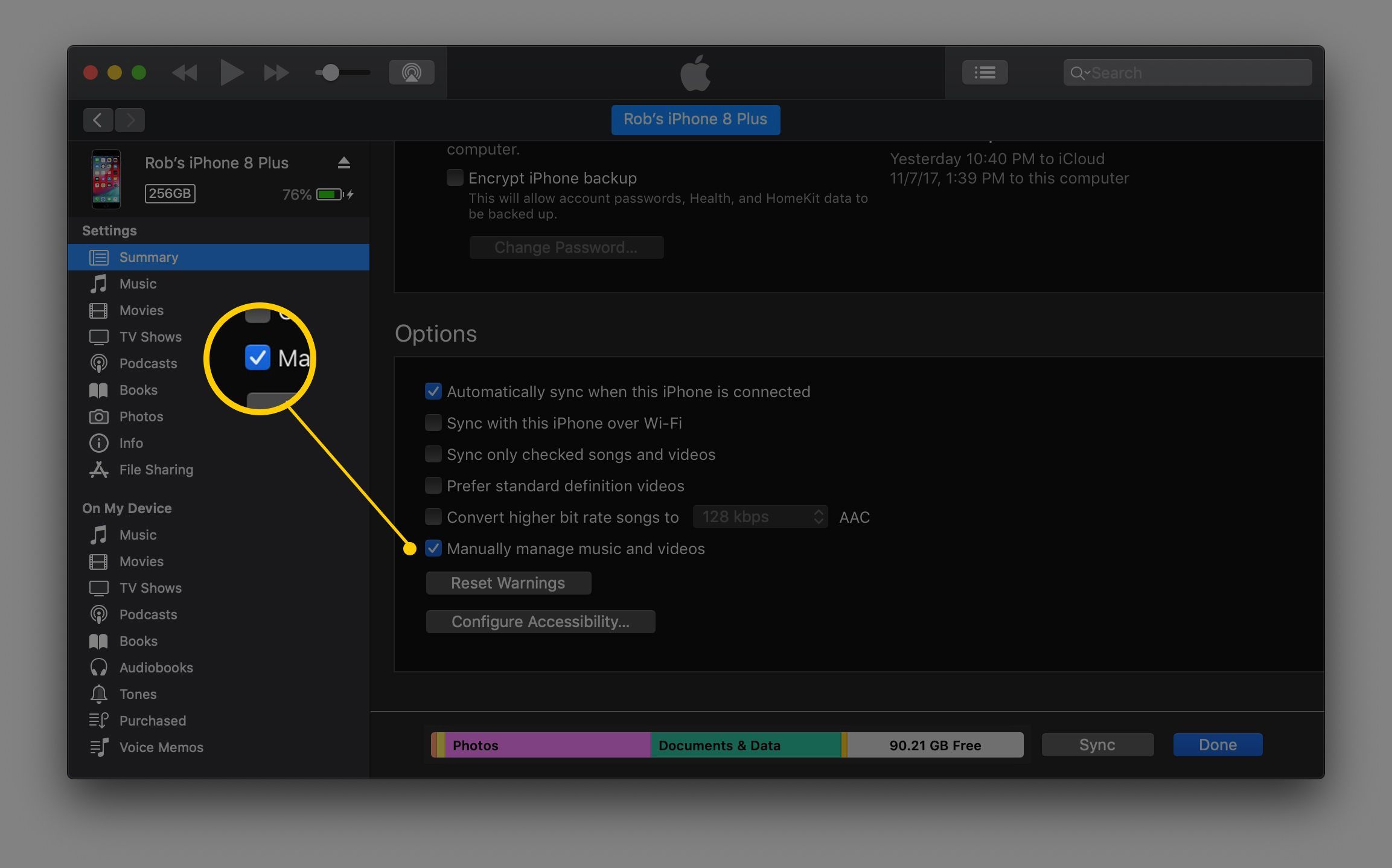 Установите флажок вручную управлять музыкой и видео в iTunes на macOS