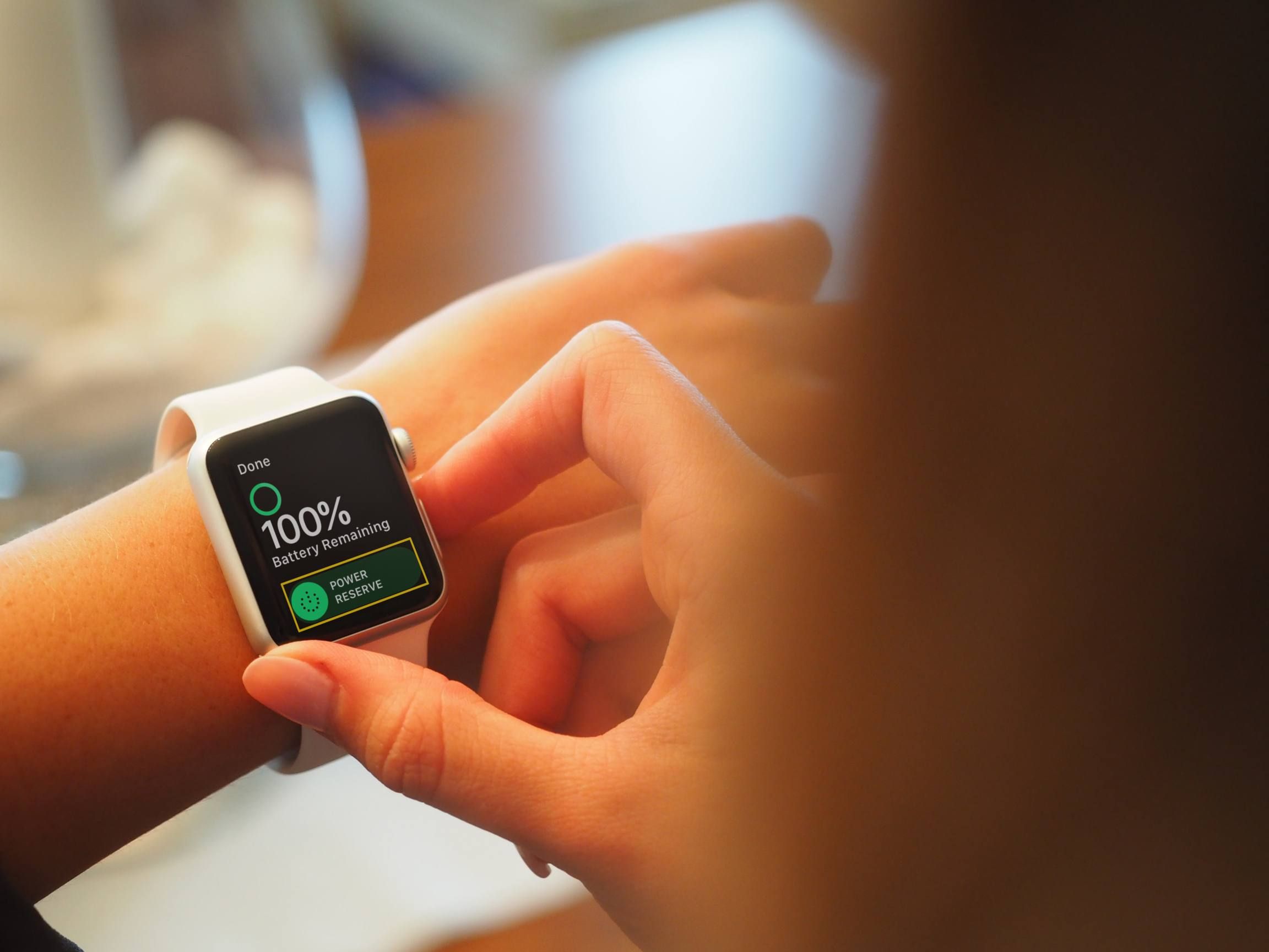 Индикатор времени работы от батареи на Apple Watch, показывающий расположение опции «Резервирование питания».