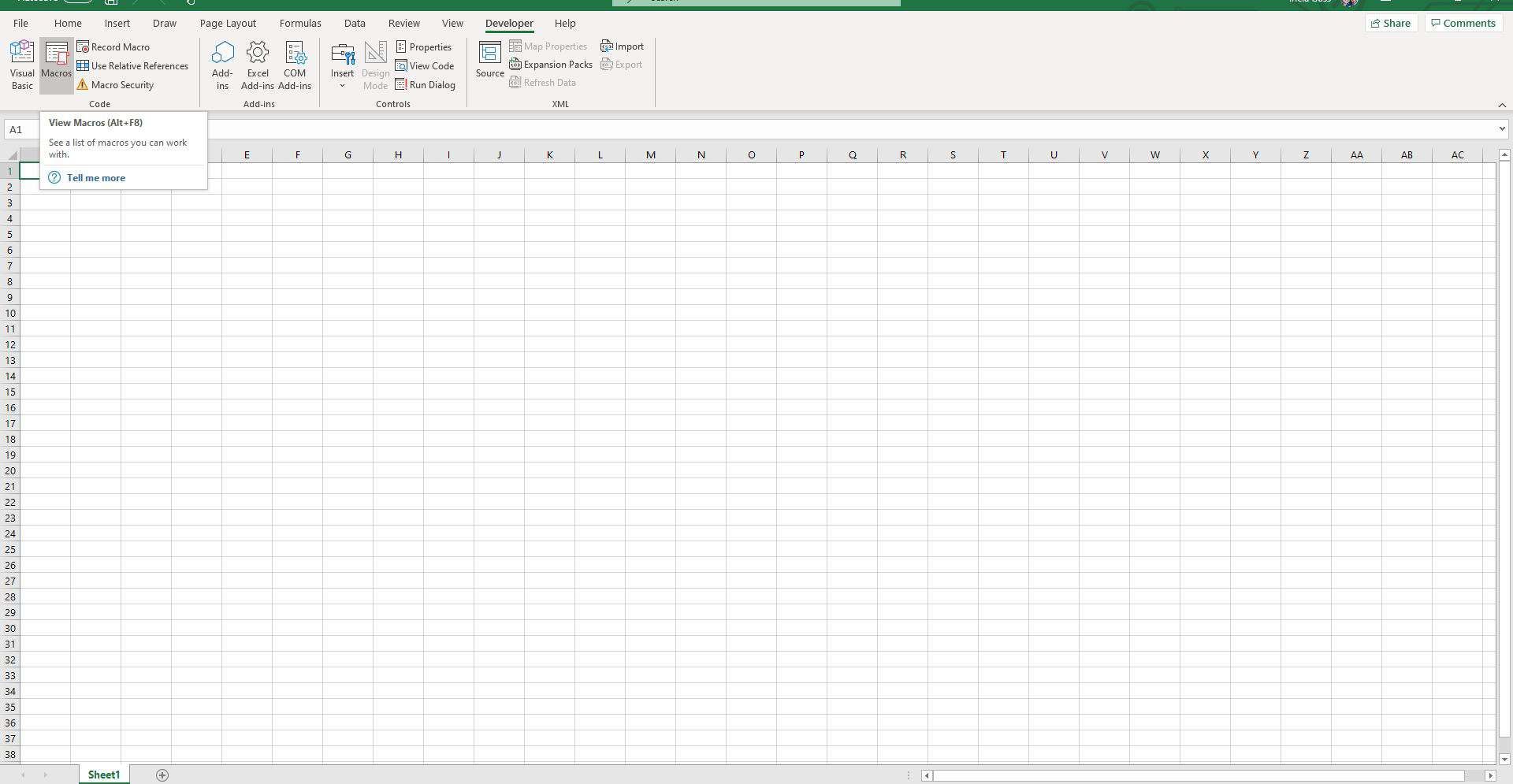 Снимок экрана с макросами в группе «Код» на вкладке «Разработчик» в Excel