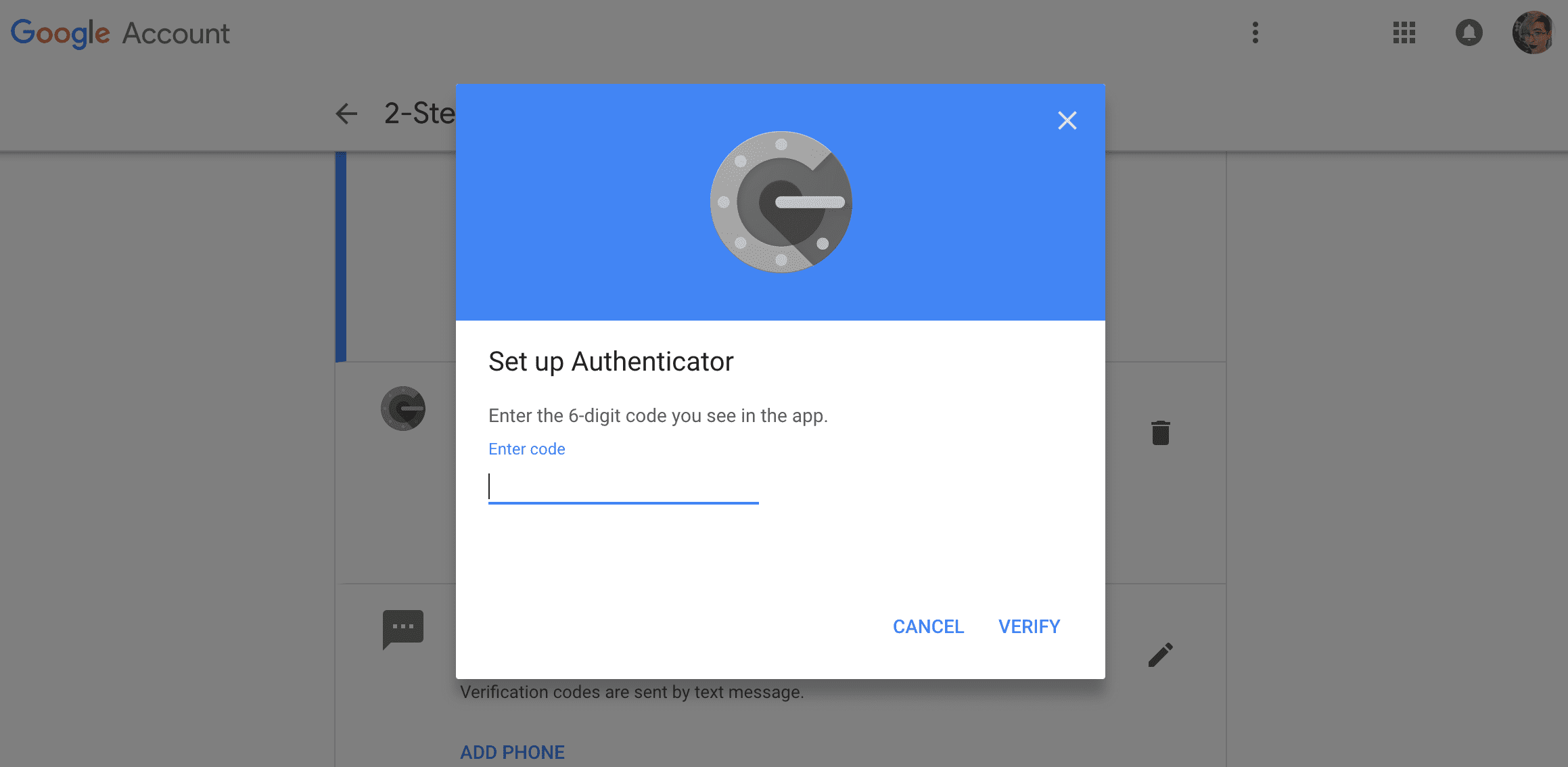 На странице Google Authenticator в Интернете запрашивается 6-значный код, отображаемый внутри приложения на вашем телефоне.