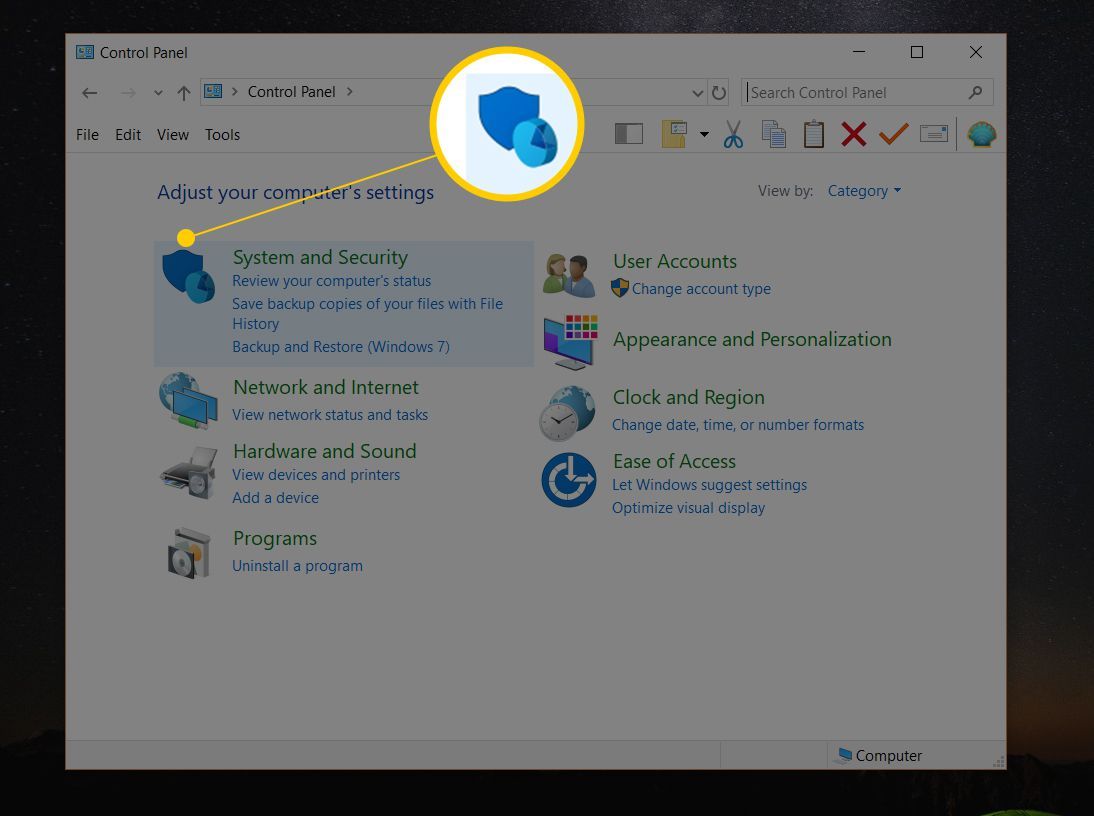 Ссылка «Система и безопасность» в окне панели управления для Windows 10