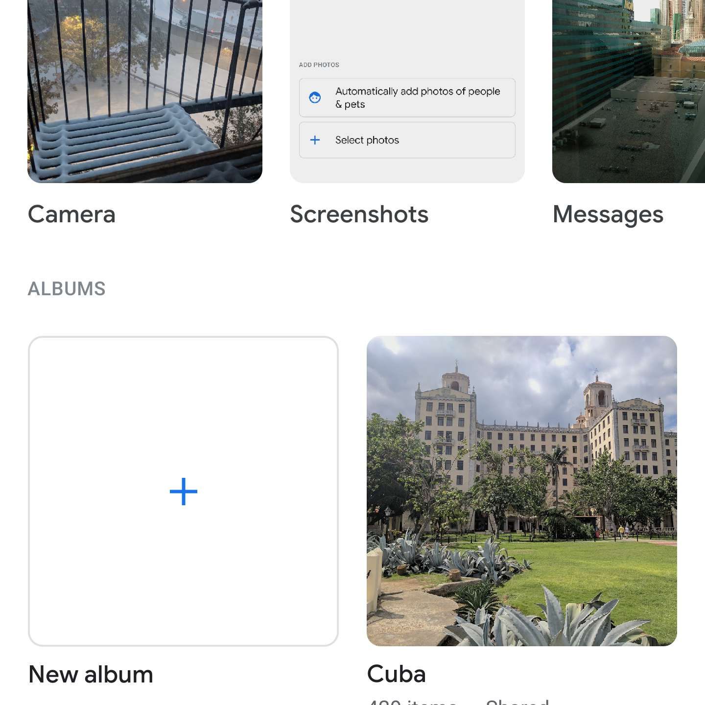 Экран Google Фото с папками для людей, мест и вещей.