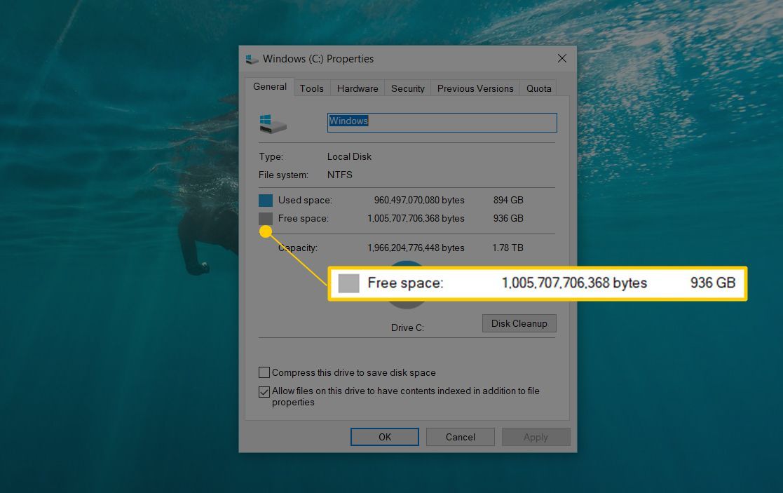 Windows C: окно свойств диска, показывающее свободное место в байтах и ​​ГБ