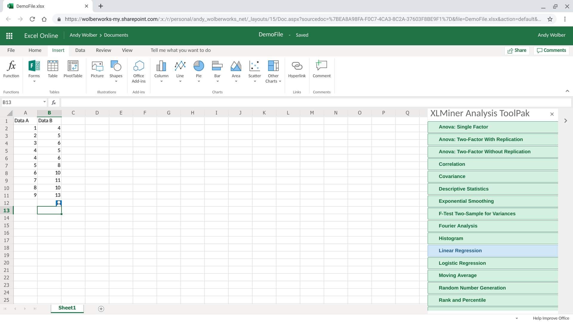 Пакет инструментов анализа XLMiner, отображаемый в правой части экрана Excel, с выделенной линейной регрессией (с наведением курсора)