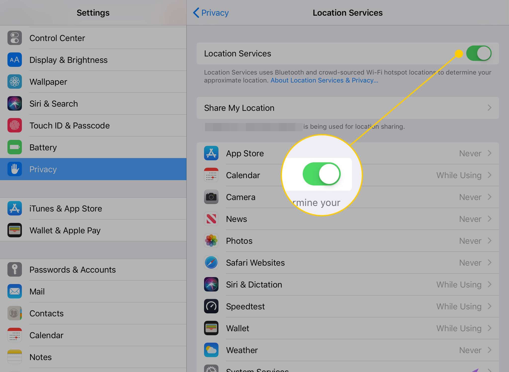 Настройки служб определения местоположения на iPad с выделенным ползунком