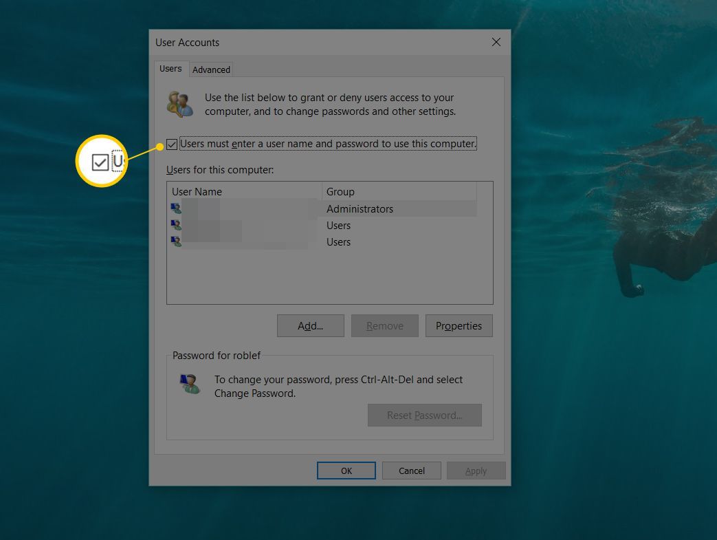 Флажок рядом с Пользователями должен ввести имя пользователя и пароль для использования этого компьютера в окне учетных записей пользователей Windows 10