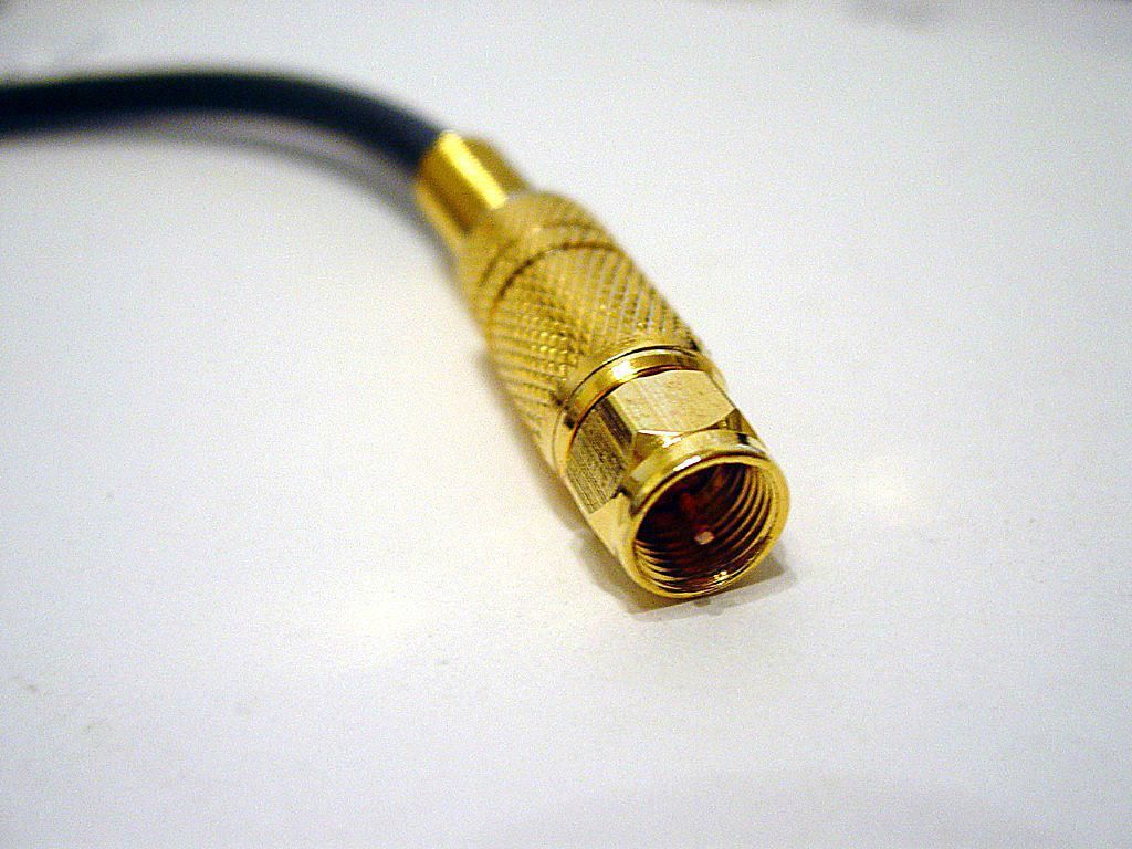 Фото коаксиального кабеля RF навинчиваемого типа