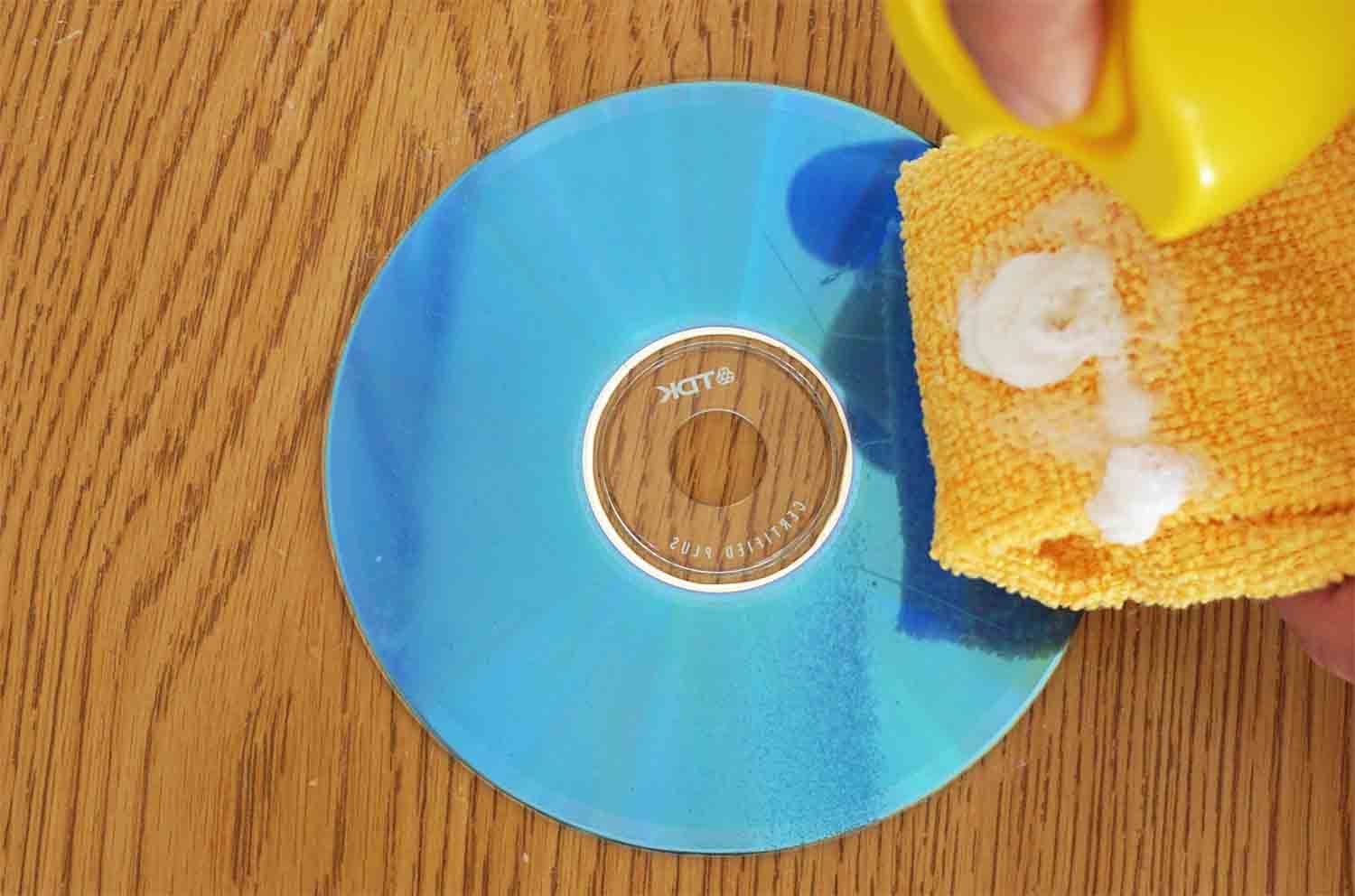 Fixing Scratched CD - польский на ткани