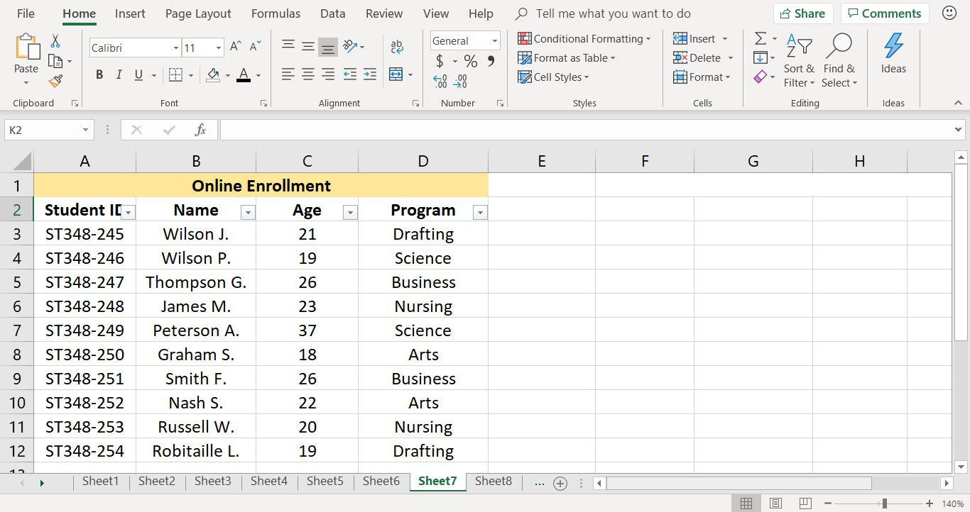 Снимок экрана, показывающий список данных в Excel, который содержит кнопки фильтра