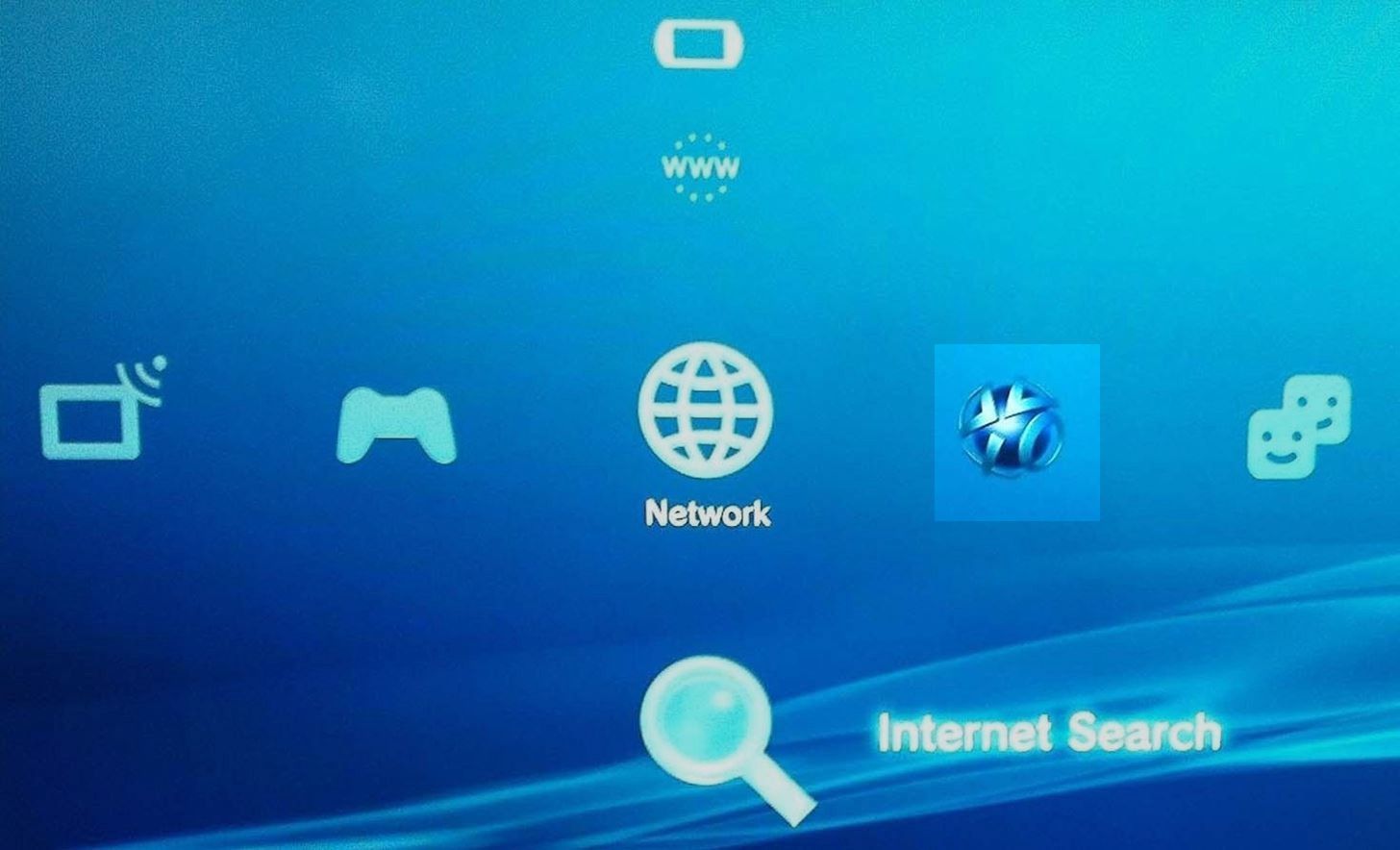 Главное меню PlayStation 3 с выделенным значком PlayStation Network