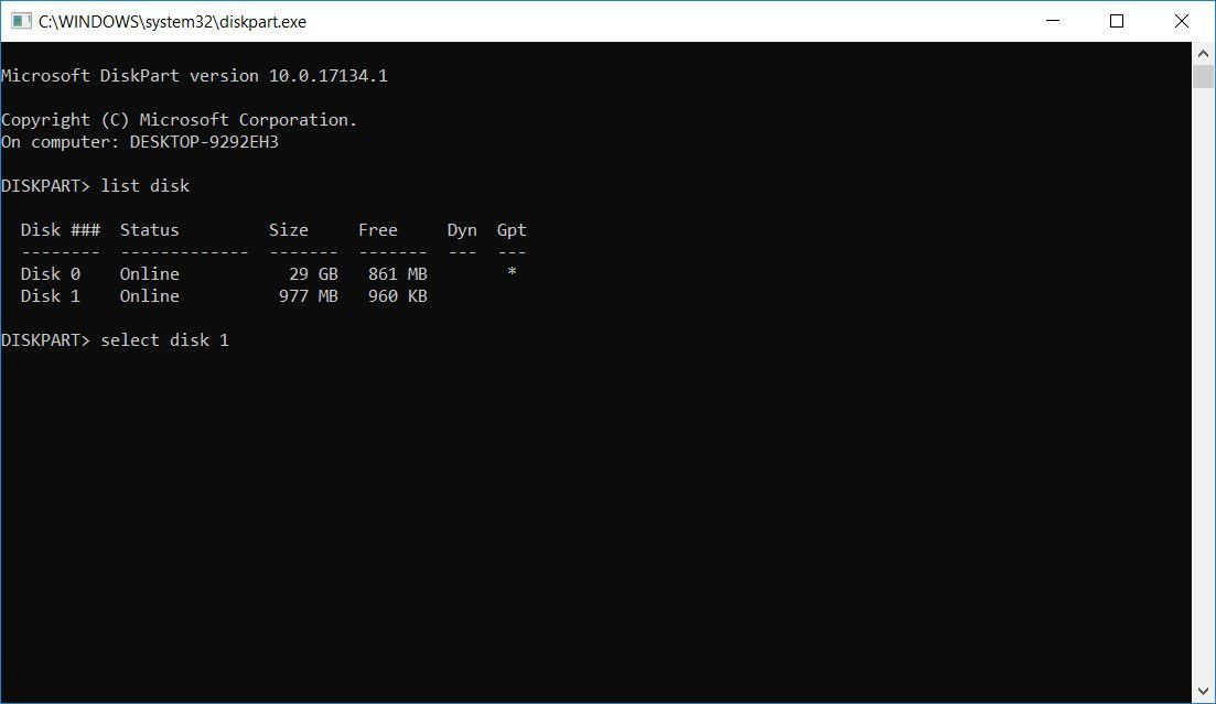 Снимок экрана, показывающий, как выбрать защищенную от записи флешку в diskpart в Windows