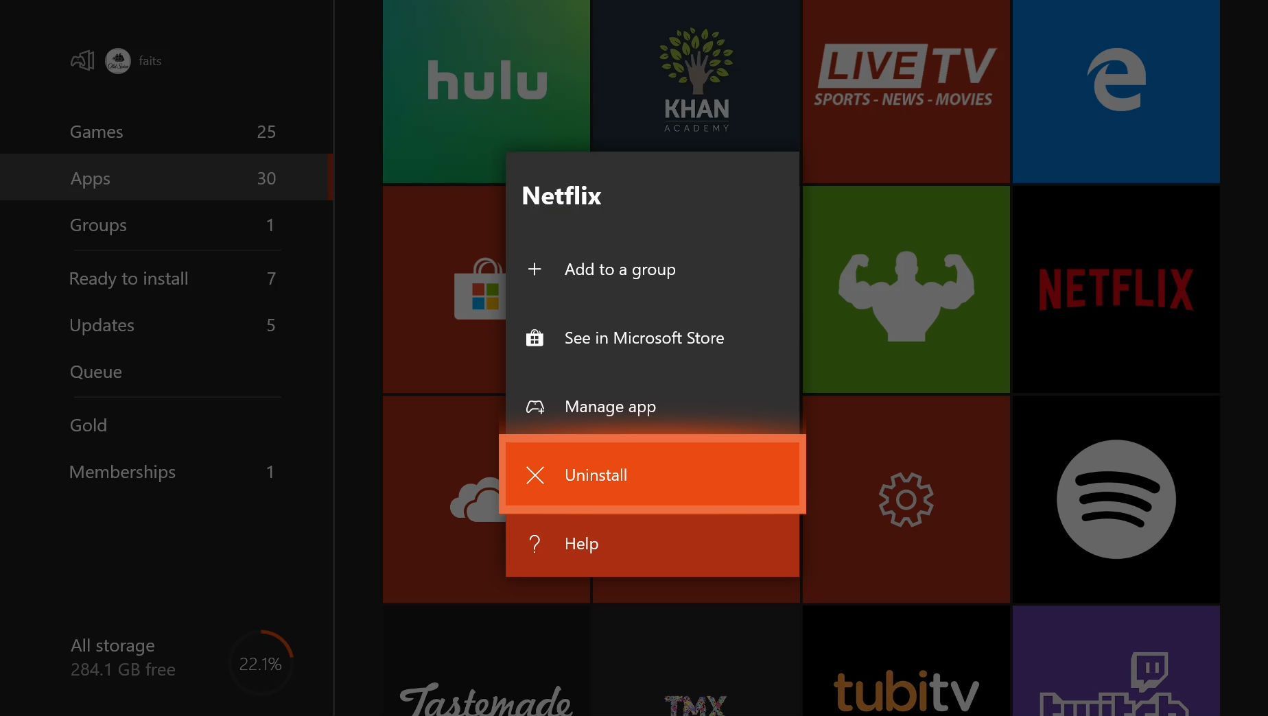 Экран Xbox, показывающий, как удалить приложение Netflix.