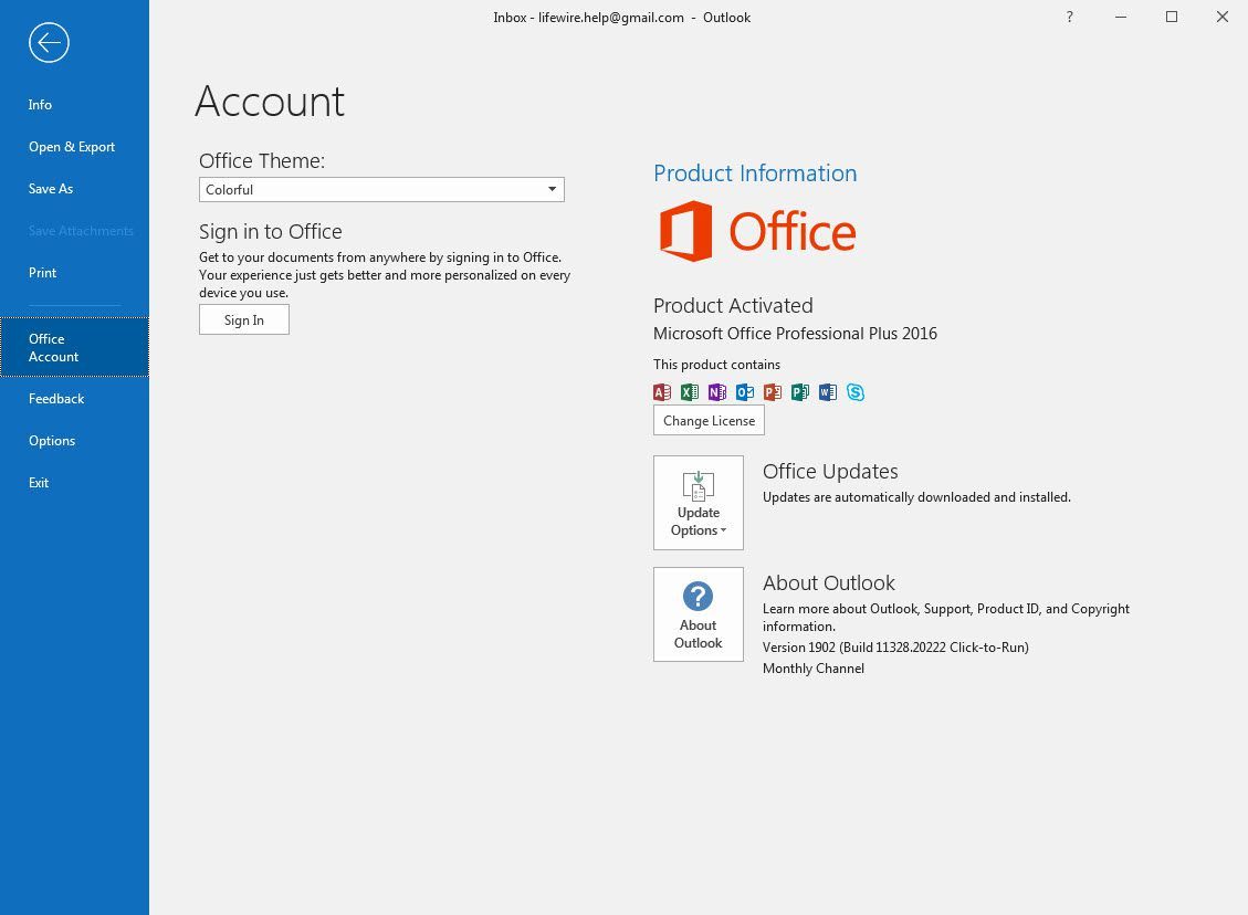 Выбрано меню «Файл 2016 и учетная запись Office Outlook»