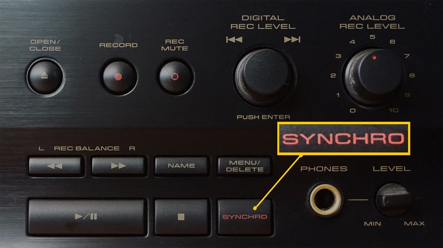 Устройство записи компакт-дисков Pioneer PDR-609 - Органы управления с правой стороны - Подсветка Synchro