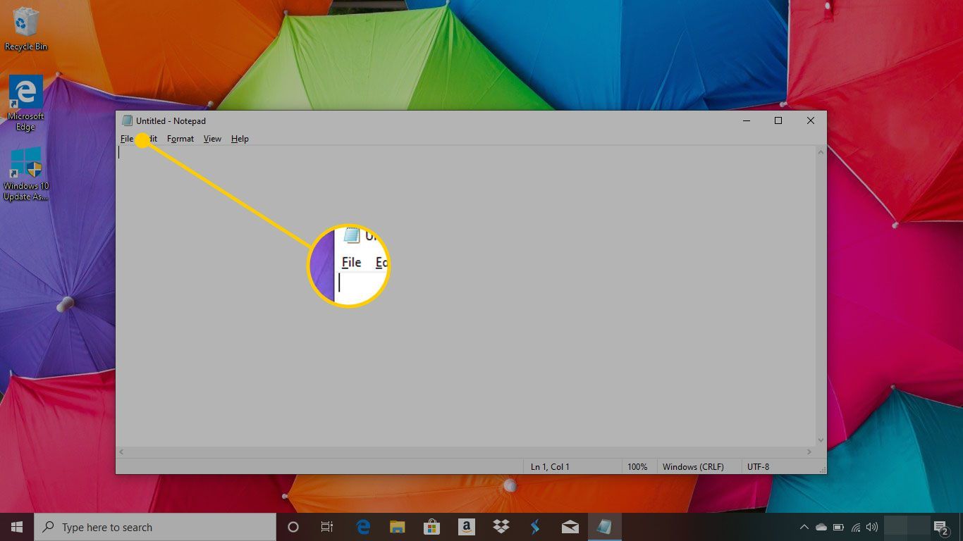 Блокнот в Windows 10 с выделенным заголовком меню «Файл»
