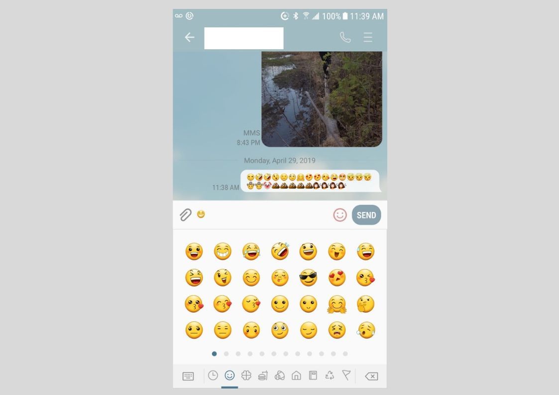 Скриншот клавиатуры Emoji на устройстве Android.