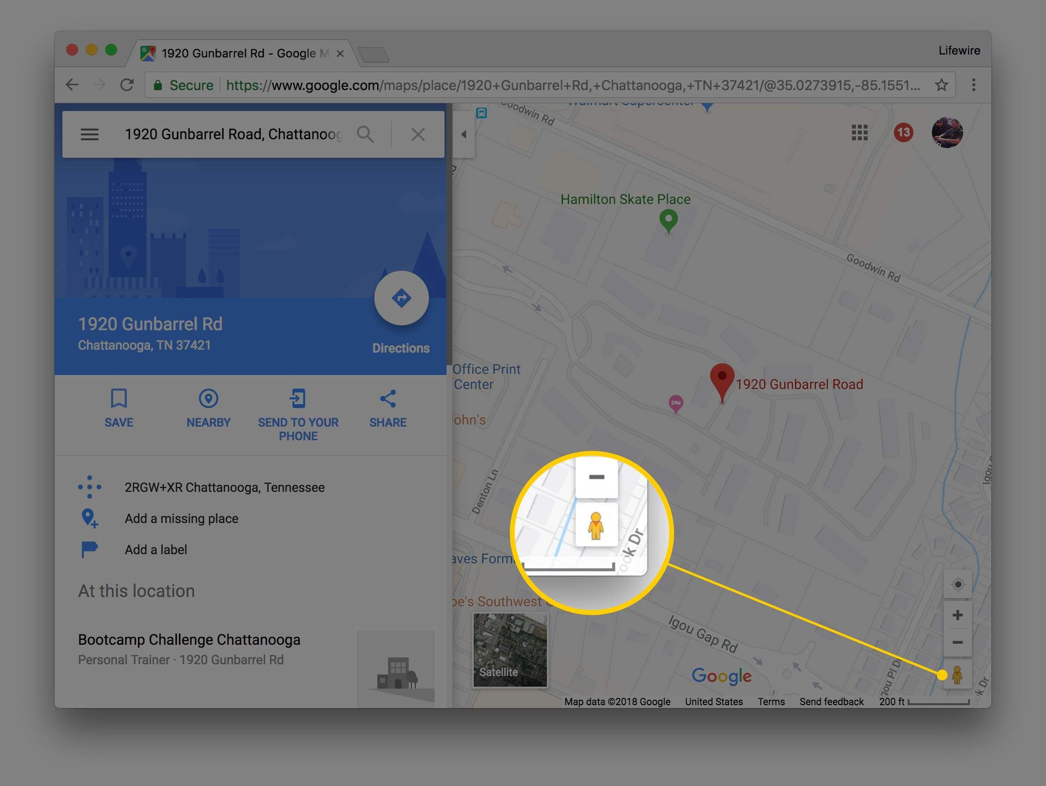 Снимок экрана: просмотр улиц Google в браузере Chrome с акцентом на пегмана в правом нижнем углу.