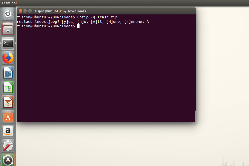 Снимок экрана с параметром -q, используемым с командой unzip в Ubuntu